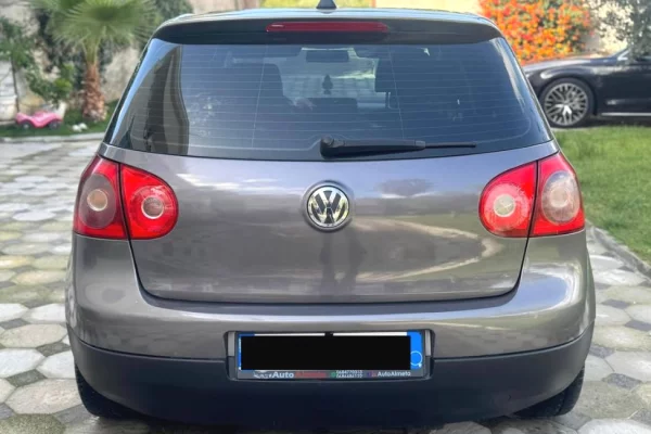 Makina ne shitje ne Tirane - 3,900 Euro