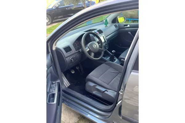 Makina ne shitje ne Tirane - 3,900 Euro