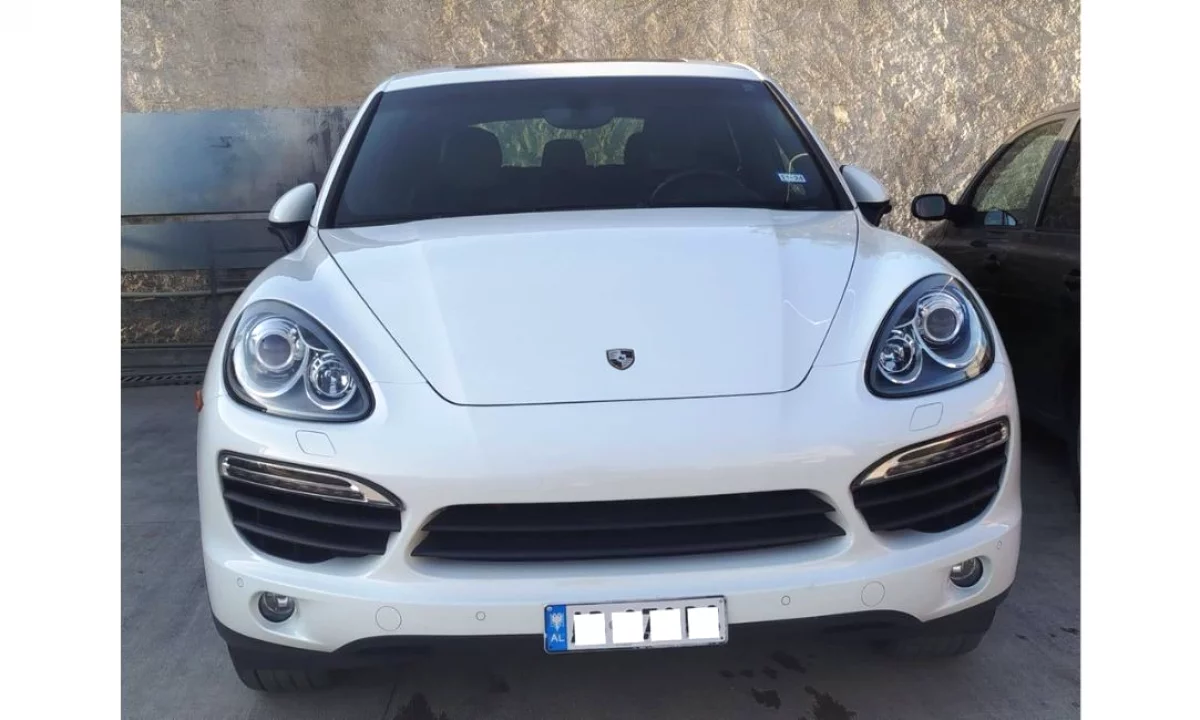 Auto in Vendita a Tirana, Porsche, 2013 Diesel,Kambio Automatik Pagamento 15,500  Euro.