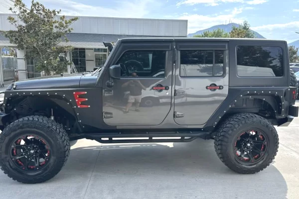 Makina ne shitje ne Tirane - 28,000 Euro