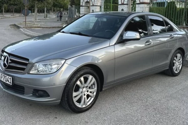 Makina ne shitje ne Tirane - 5,300 Euro