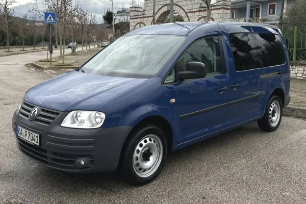 Makina ne shitje ne Tirane - 6,300 Euro