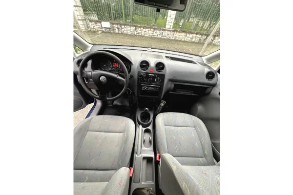 Makina ne shitje ne Tirane - 6,300 Euro