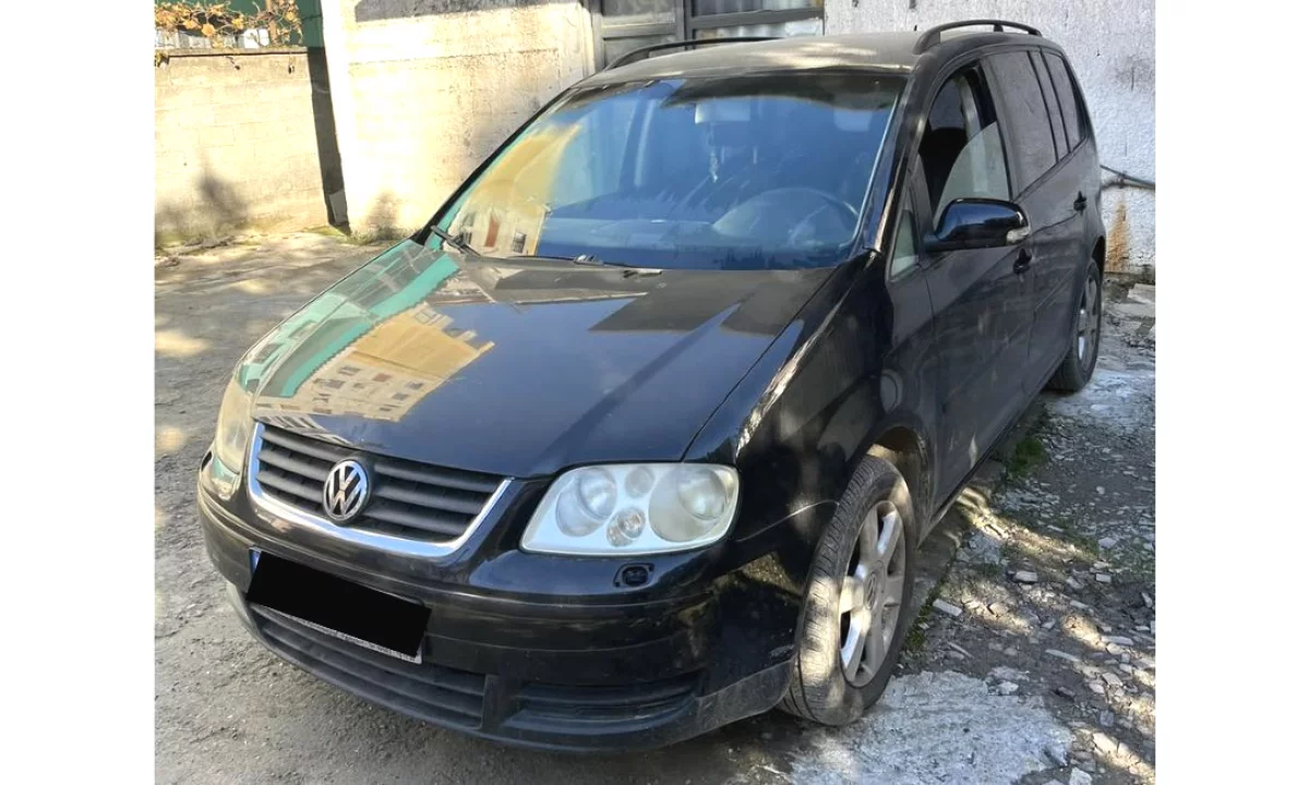 Auto in Vendita a Tirana, Volkswagen, 2006 Diesel,Kambio Automatik Pagamento 2,500  Euro.