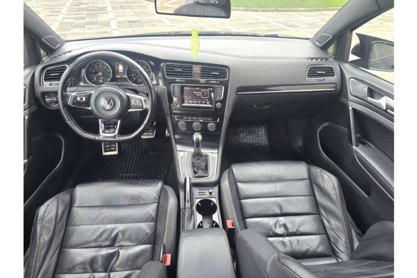 Makina ne shitje ne Tirane - 11,000 Euro