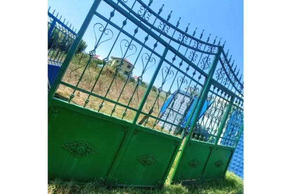 Different articles a Durazzo - 30,000 Leke