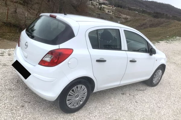 Makina ne shitje ne Tirane - 3,600 Euro