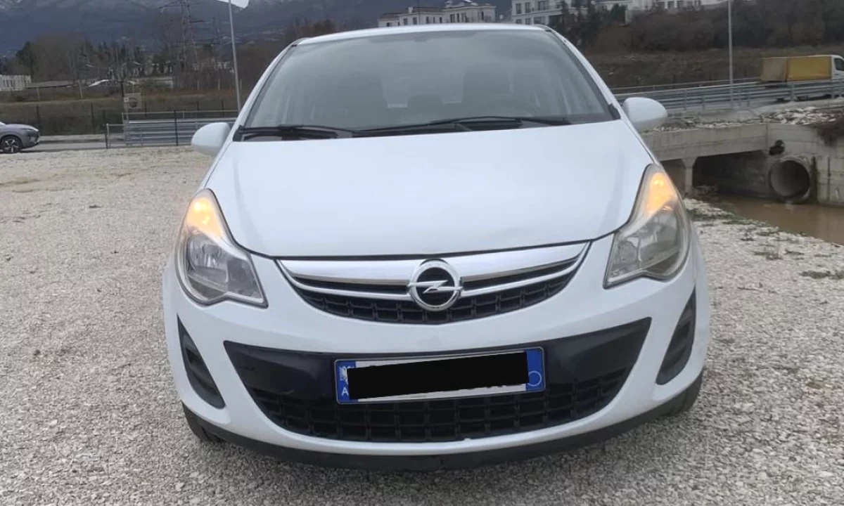 Auto in Vendita a Tirana, Opel, 2013 gasoline-gas,Kambio Automatik Pagamento 3,600  Euro.