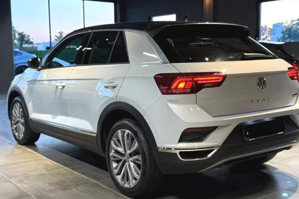 Makina ne shitje ne Tirane, Volkswagen, 2018 Diesel,Kambio Automatik Pagesa 18,900  Euro.