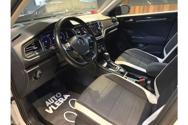 Makina ne shitje ne Tirane, Volkswagen, 2018 Diesel,Kambio Automatik Pagesa 18,900  Euro.