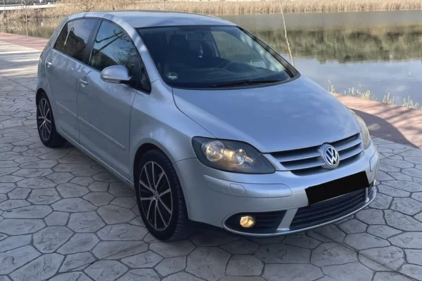 Makina ne shitje ne Tirane - 3,750 Euro