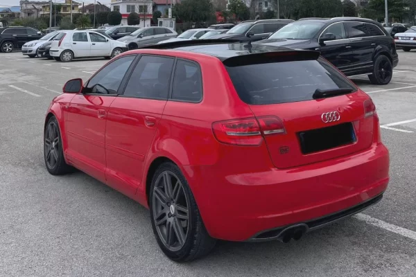 Auto in Vendita a Tirana - 5,900 Euro