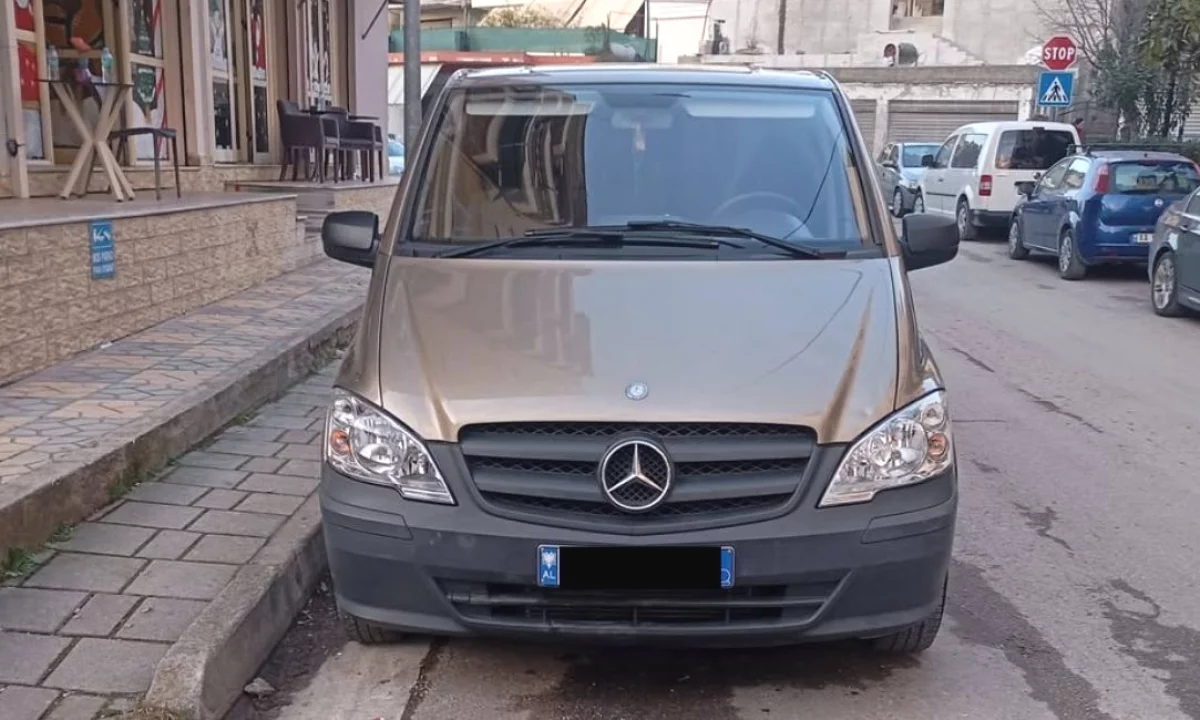 Auto in Vendita a Valona, Mercedes-Benz, 2015 Diesel,Kambio Automatik Pagamento 11,700  Euro.