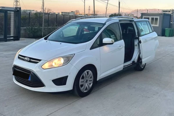 Makina ne shitje ne Tirane - 3,700 Euro