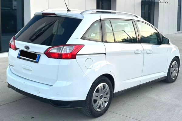 Auto in Vendita a Tirana - 3,700 Euro