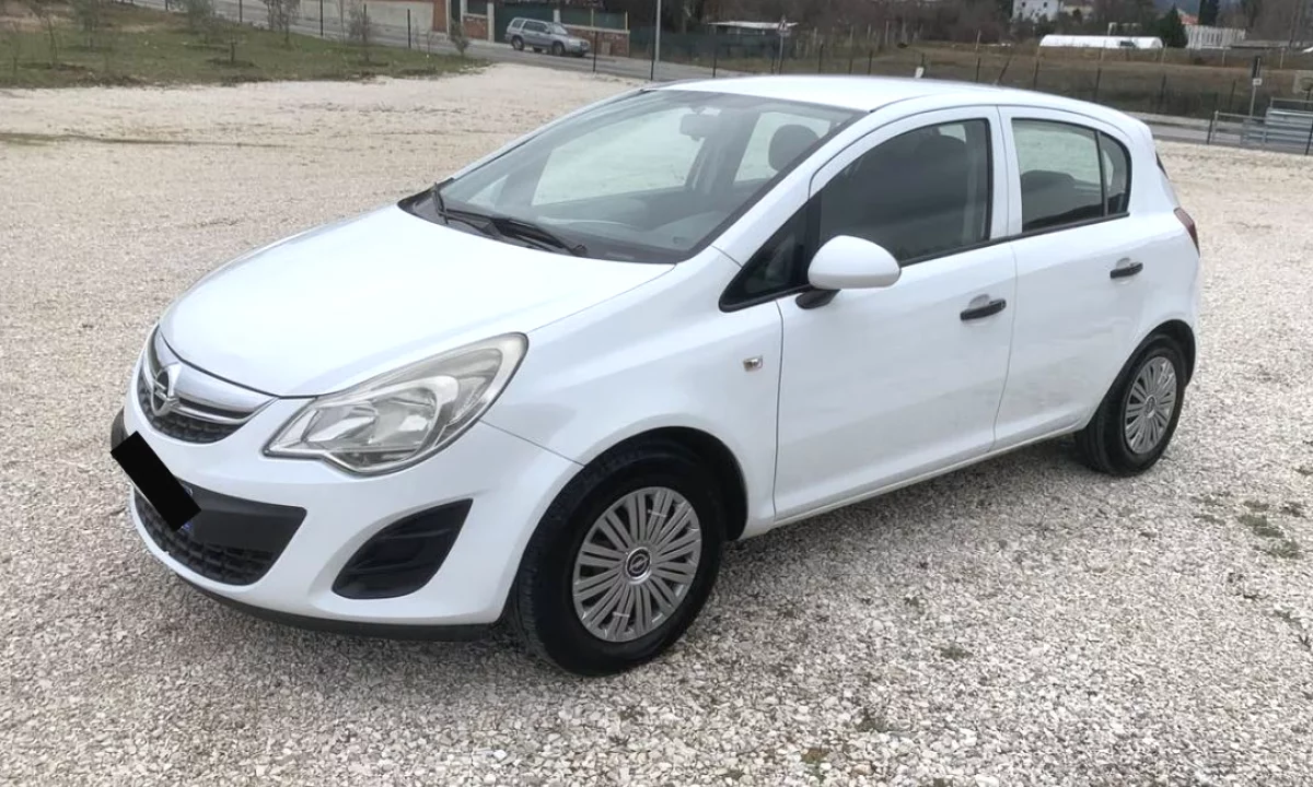 Auto in Vendita a Tirana, Opel, 2013 gasoline-gas,Kambio Manual Pagamento 3,600  Euro.