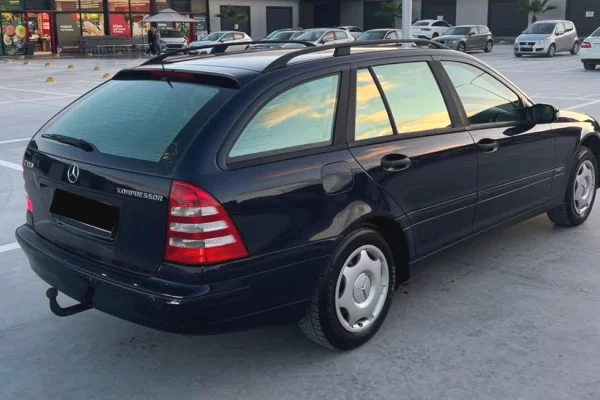 Auto in Vendita a Tirana - 2,500 Euro