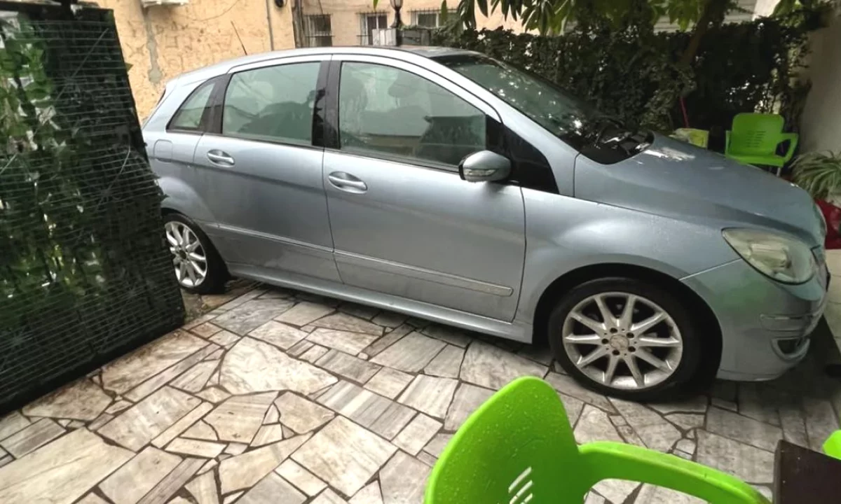 Makina ne shitje ne Elbasan, Mercedes-Benz, 2007 Diesel,Kambio Automatik Pagesa 3,500  Euro.