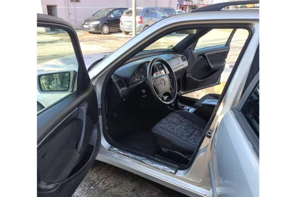 Auto in Vendita a Tirana - 2,000 Euro