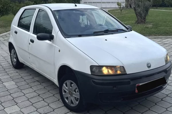 Makina ne shitje ne Tirane - 1,200 Euro