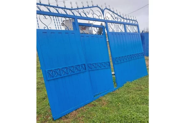 Different articles a Durazzo - 300 Euro