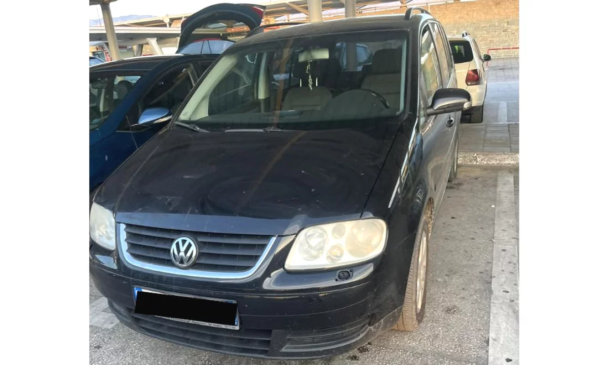 Auto in Vendita a Tirana, Volkswagen, 2006 Diesel,Kambio Manual Pagamento 2,300  Euro.