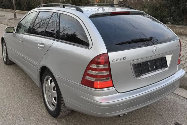 Makina ne shitje ne Tirane - 4,200 Euro