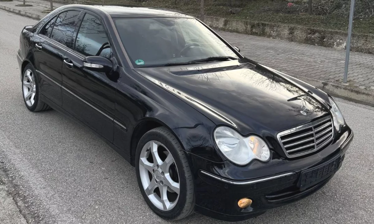 Makina ne shitje ne Tirane, Mercedes-Benz, 2006 gasoline-gas,Kambio Automatik Pagesa 4,400  Euro.