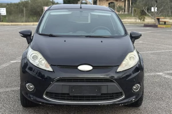 Makina ne shitje ne Fier - 2,750 Euro