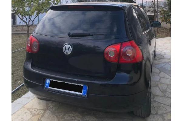 Makina ne shitje ne Tirane - 2,900 Euro