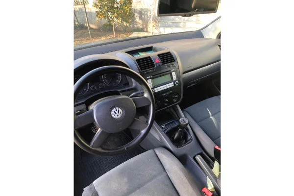 Makina ne shitje ne Tirane - 2,900 Euro