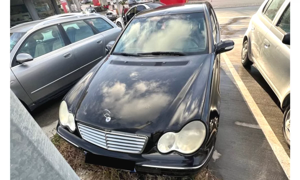 Auto in Vendita a Santa Quaranta, Volkswagen, 2004 Diesel,Kambio Automatik Pagamento 4,500  Euro.