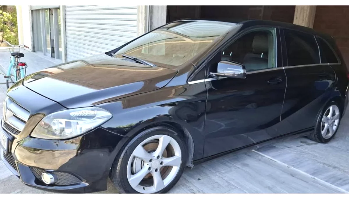 Makina ne shitje ne Tirane, Volkswagen, 2012 Diesel,Kambio Automatik Pagesa 5,500  Euro.