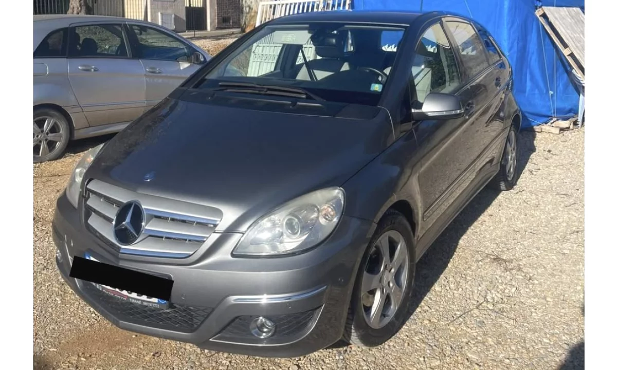 Makina ne shitje ne Tirane, Mercedes-Benz, 2008 Diesel,Kambio Automatik Pagesa 5,000  Euro.