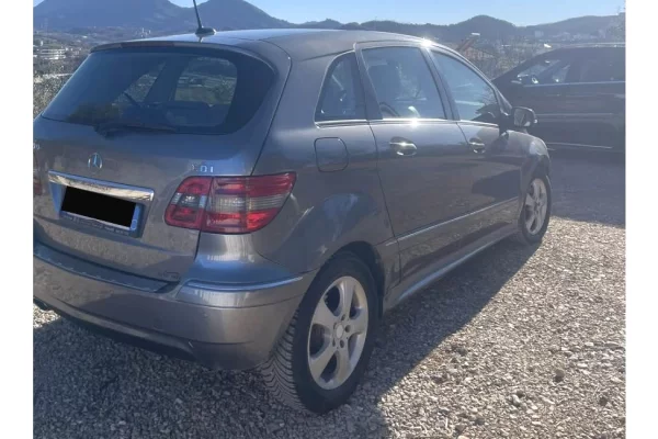 Makina ne shitje ne Tirane - 5,000 Euro