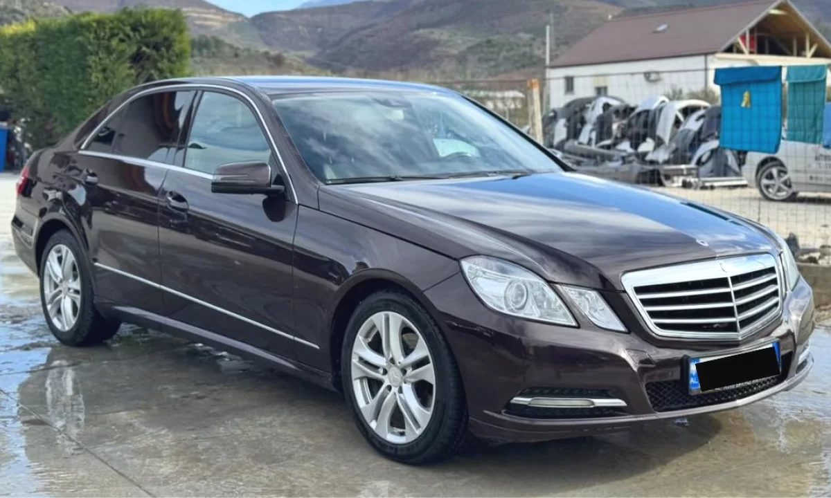 Makina ne shitje ne Tirane, Mercedes-Benz, 2011 Diesel,Kambio Automatik Pagesa 7,500  Euro.