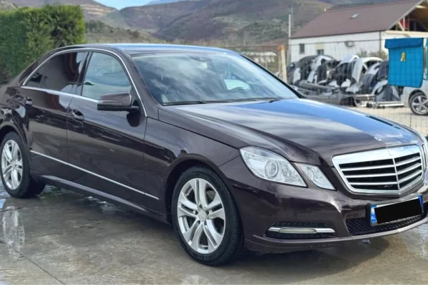 Makina ne shitje ne Tirane - 7,500 Euro