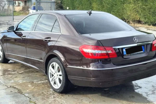 Makina ne shitje ne Tirane - 7,500 Euro