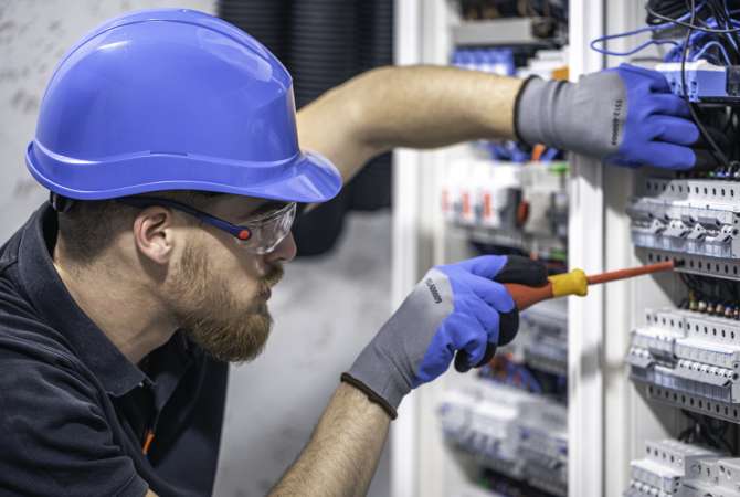 Njoftime Pune per Ndihmes elektricist / Elektricist ne Tirane