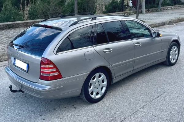 Makina ne shitje ne Tirane - 3,900 Euro