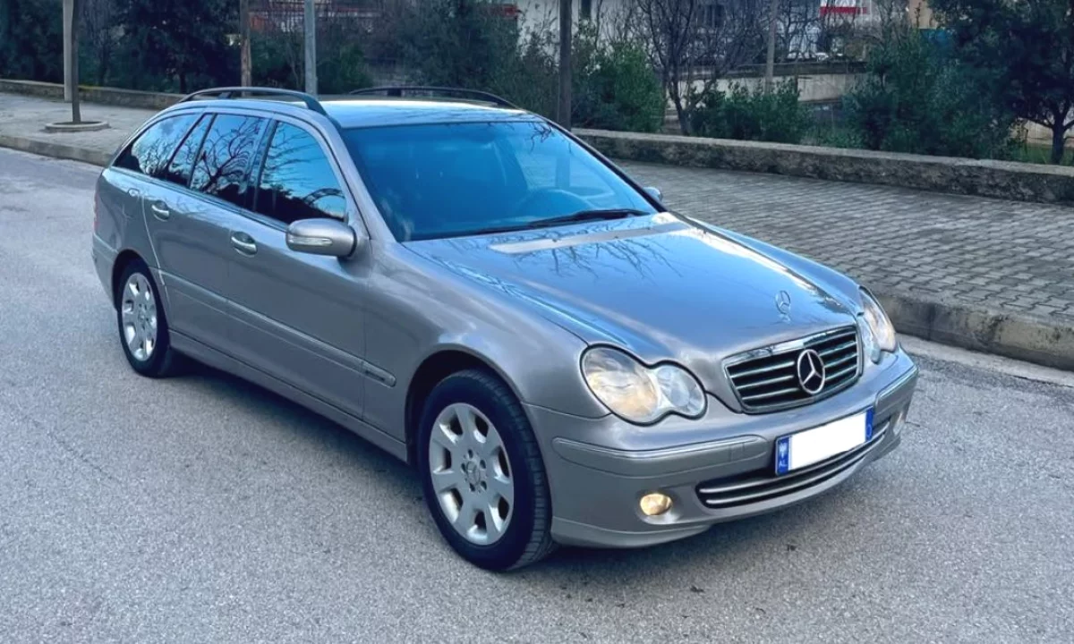 Makina ne shitje ne Tirane, Mercedes-Benz, 2005 Diesel,Kambio Automatik Pagesa 3,900  Euro.