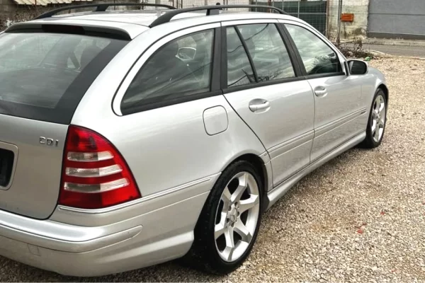 Makina ne shitje ne Tirane - 3,800 Euro