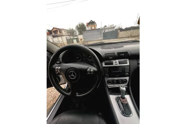 Makina ne shitje ne Tirane - 3,800 Euro