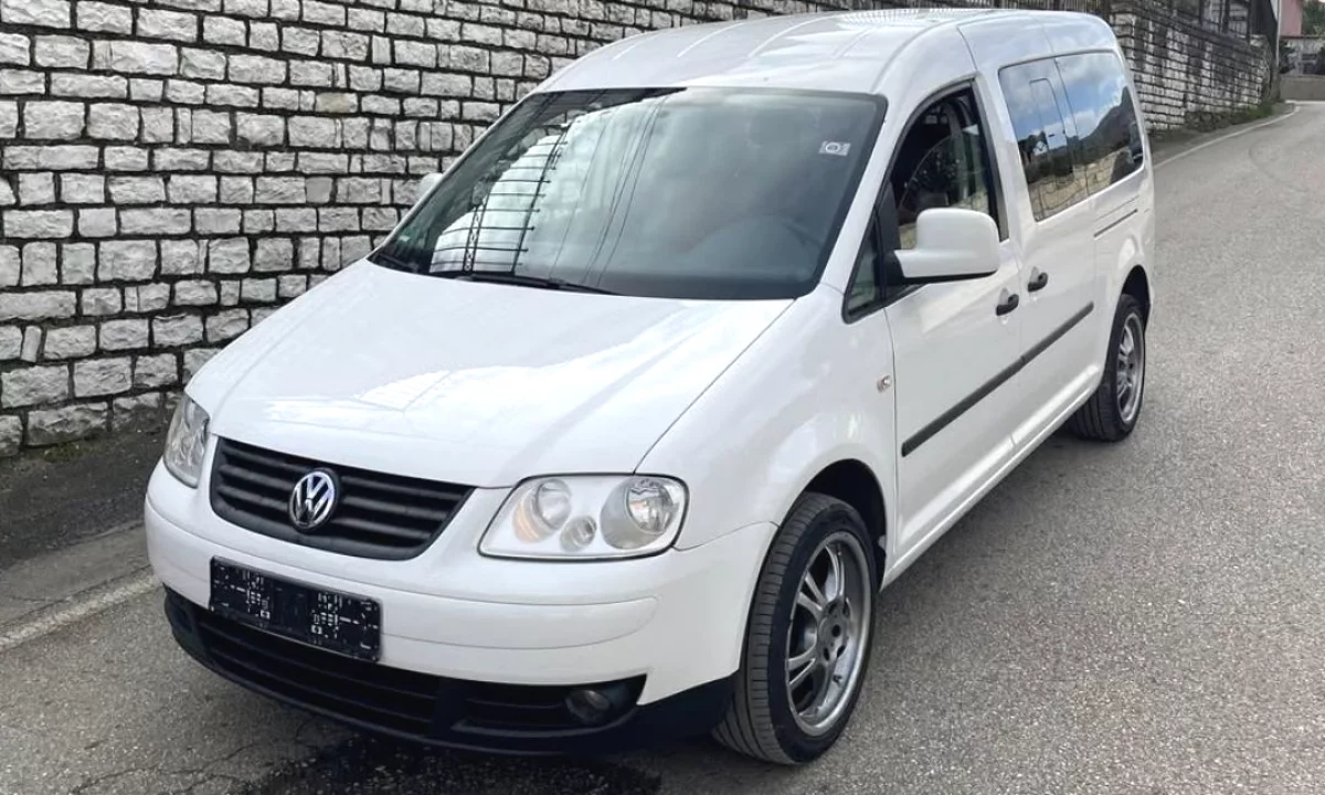 Makina ne shitje ne Tirane, Volkswagen, 2008 Diesel,Kambio Manual Pagesa 6,800  Euro.