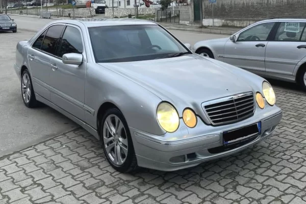 Makina ne shitje ne Tirane - 3,999 Euro