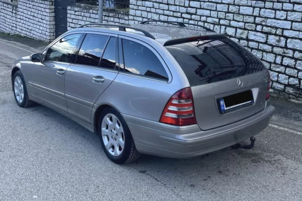 Makina ne shitje ne Tirane - 3,900 Euro