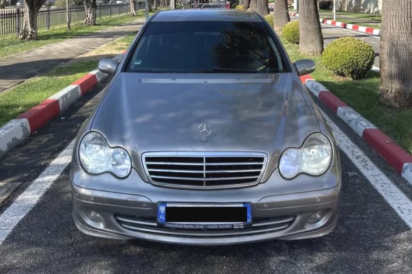 Makina ne shitje ne Tirane - 3,800 Euro