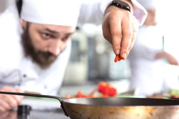 Njoftime Pune per Tiganier Vajzë shërbimi në banak Ekonomiste Recepsioniste ne Tirane