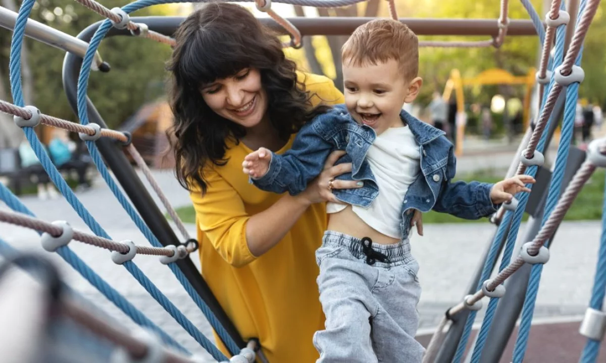 Njoftime Pune ne Tirane, Profesioni Kujdestare tek lodrat , Fillestar/Pak eksperience, Pagesa 45,000  Leke.