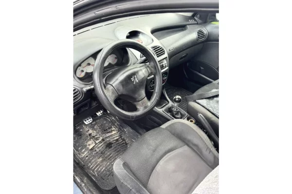 Makina ne shitje ne Tirane - 1,700 Euro